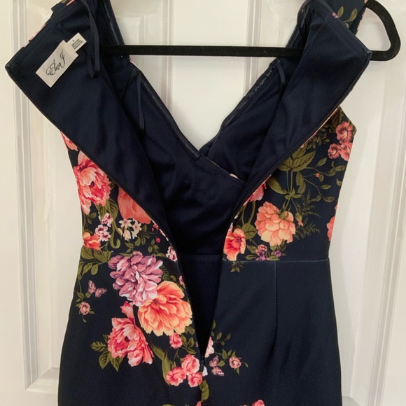 Eliza J
Floral Print Scuba Sheath Dress - Picture 9 of 16
